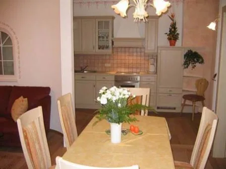 Küche und Essplatz des Appartements